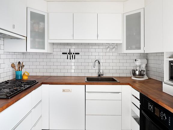 3rd image of 44 Carroll St #1