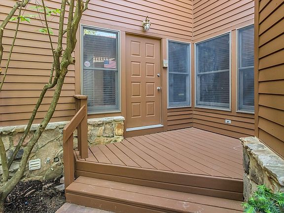 3rd image of 16 Hunt Ct