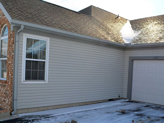 3rd image of 227 Stonegate Blvd
