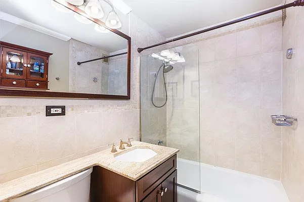 Sold by R New York | media 9