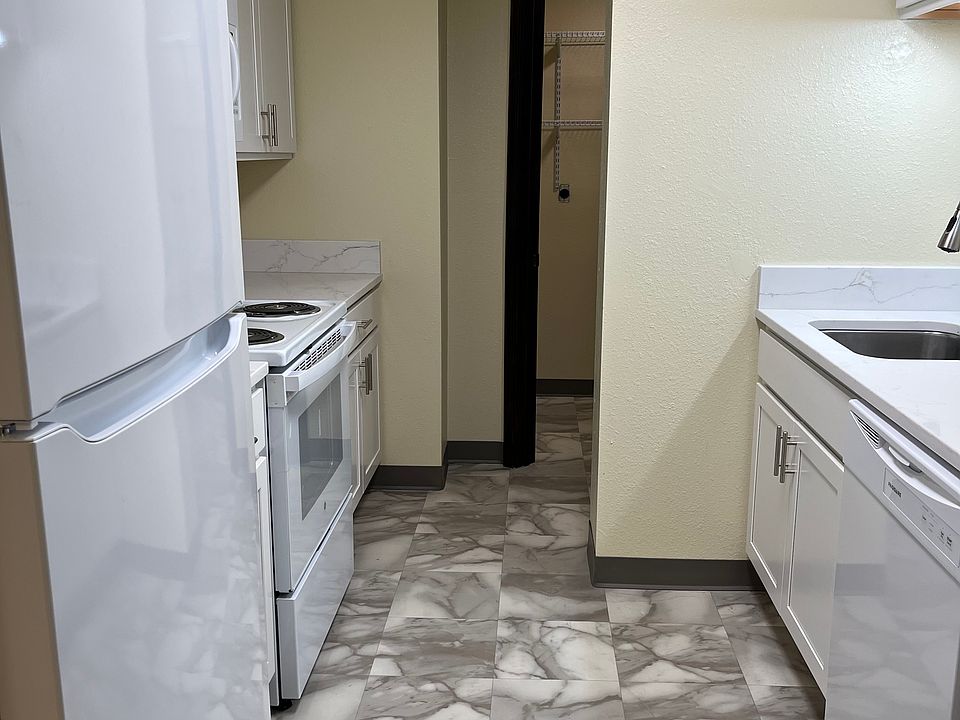 Totally renovated kitchen quartz counter tops.