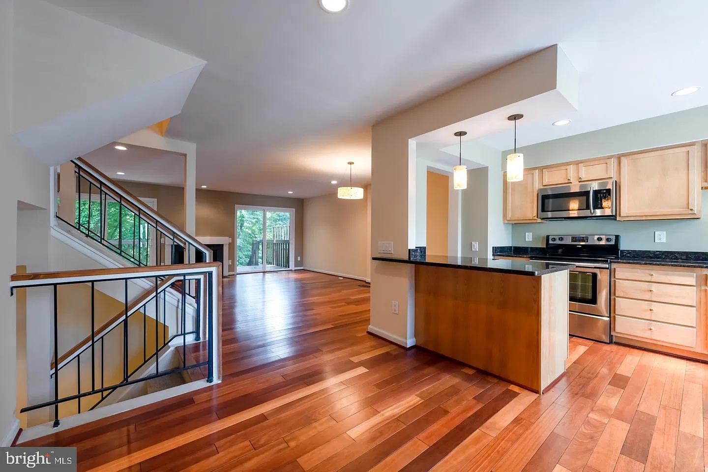 3 bed, 3.5 bath, 2130 sqft, $2,850 — Photo 2