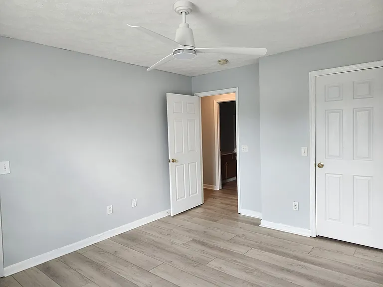 124 Williams St — Photo 12