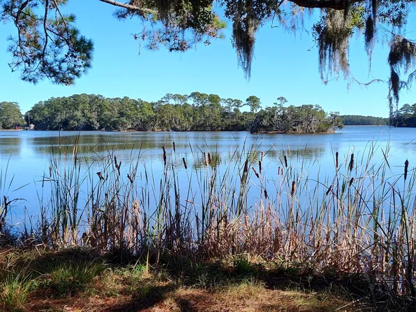 197 Pleasant Point Dr, Beaufort, SC 29907