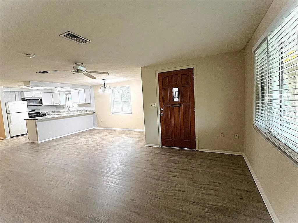 1 bed, 1.0 bath, 2896 sqft, $1,550 — Photo 3