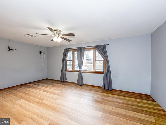 3rd image of 29 Main St