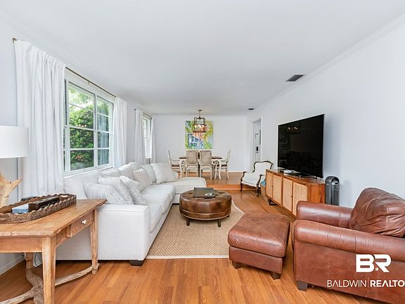 3rd image of 4596 Hawthorne Pl