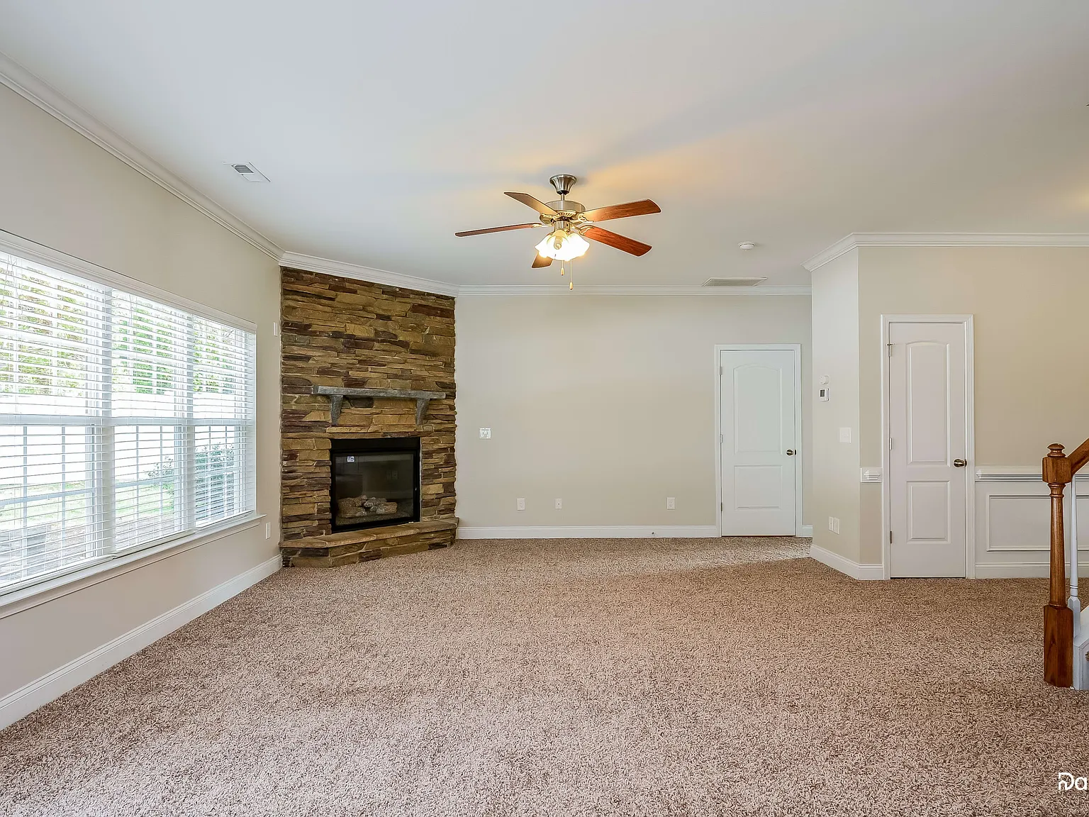 4 bed, 2.5 bath, 2521 sqft, $2,605 — Photo 4