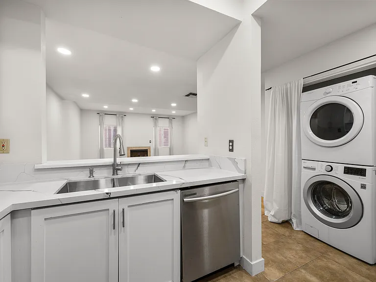 Full Size Washer/Dryer