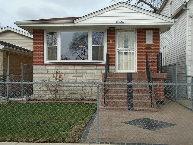 10128 S La Salle St photo 1