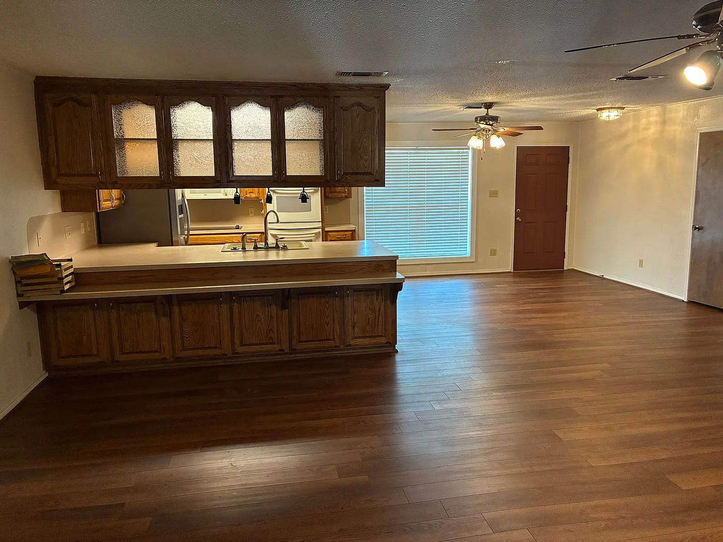 415 Rosewood — Photo 2