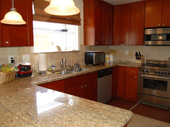 3rd image of 2660 Camellia Dr