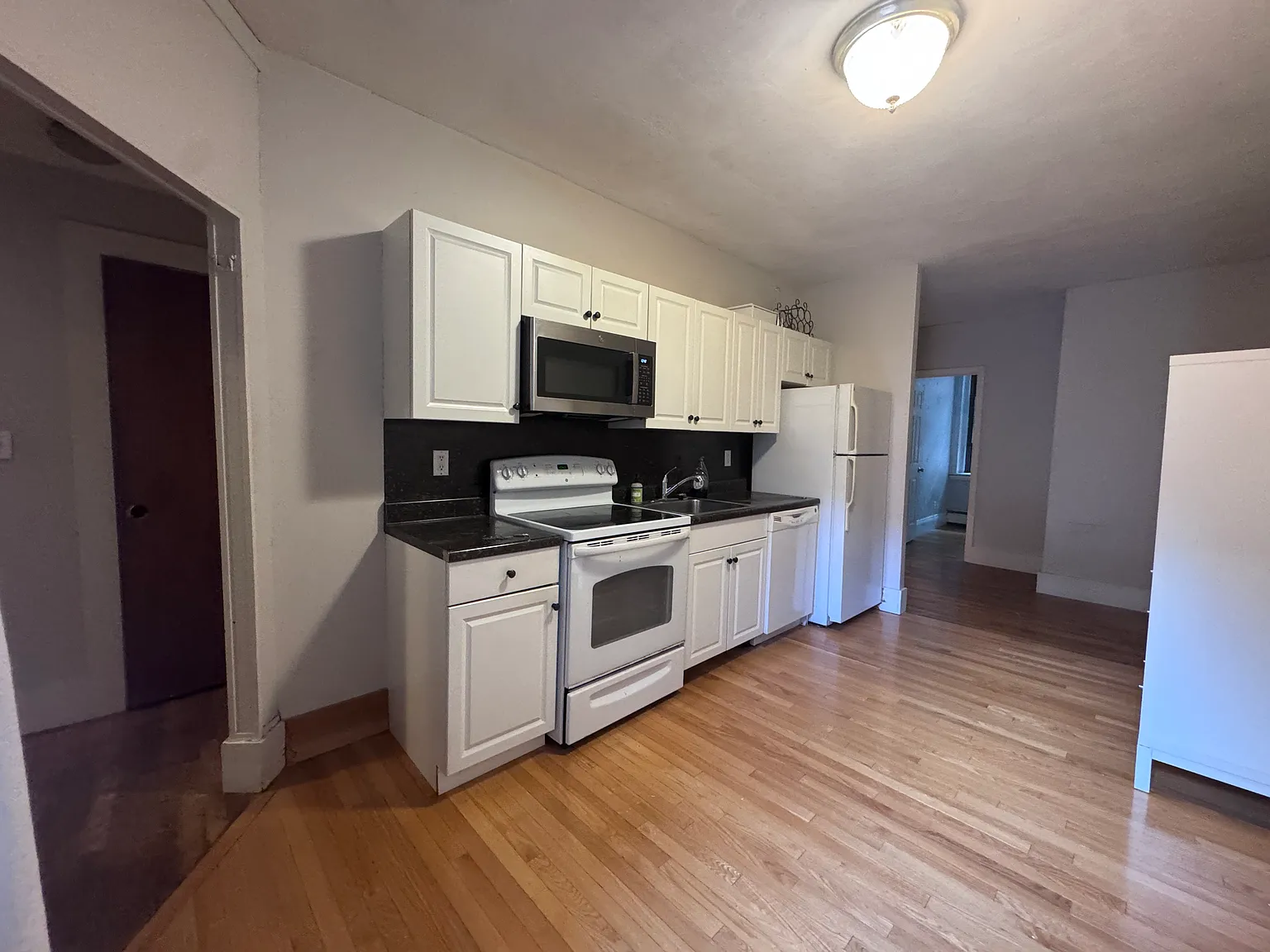 71 Phillips St — Photo 4