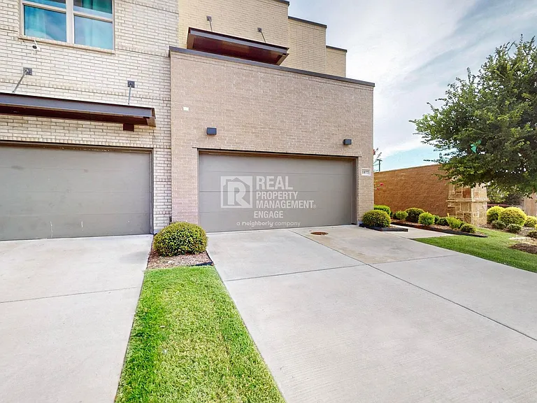 1077 Maverick Dr — Photo 2