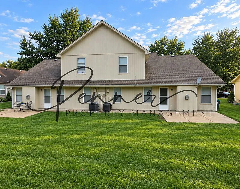 4 bed, 2.0 bath, 1980 sqft, $2,150 — Photo 2