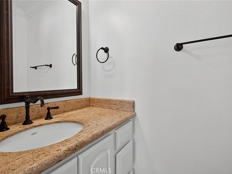 415 1/2 Heliotrope Ave — Photo 15