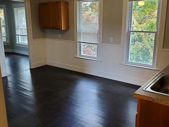 2nd image of 125 3rd Ave