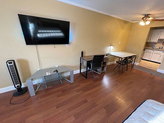 3rd image of 405 Dunwoody St APT 3