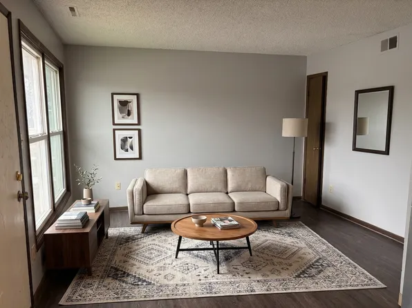 130 Sherwood Ct, 130 Sherwood Ct #5, Waterloo, IA 50701