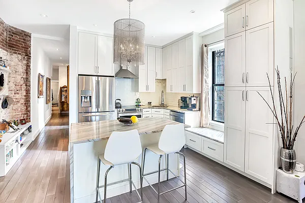 Sold by Compass | media 2