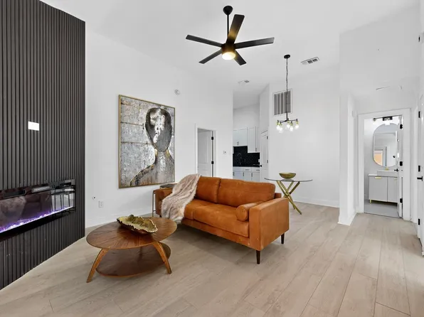 455 Chestnut Ln, Desoto, TX 75115