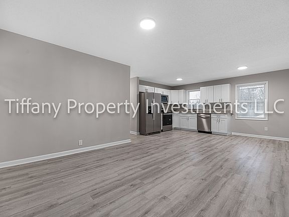 3rd image of 2331 Woodleaf Dr