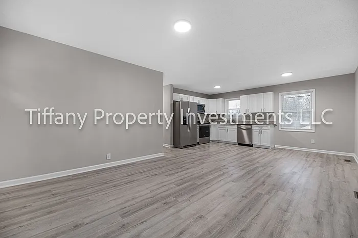 2331 Woodleaf Dr — Photo 3