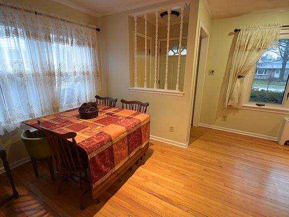 4th image of 218 E Sunset Ave