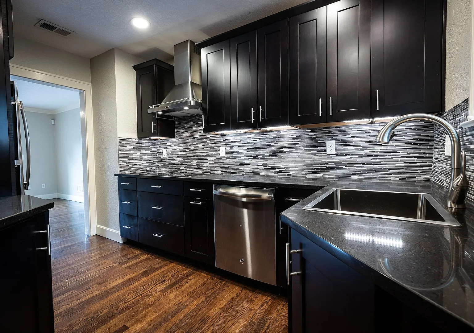 49SW1105 — Photo 2