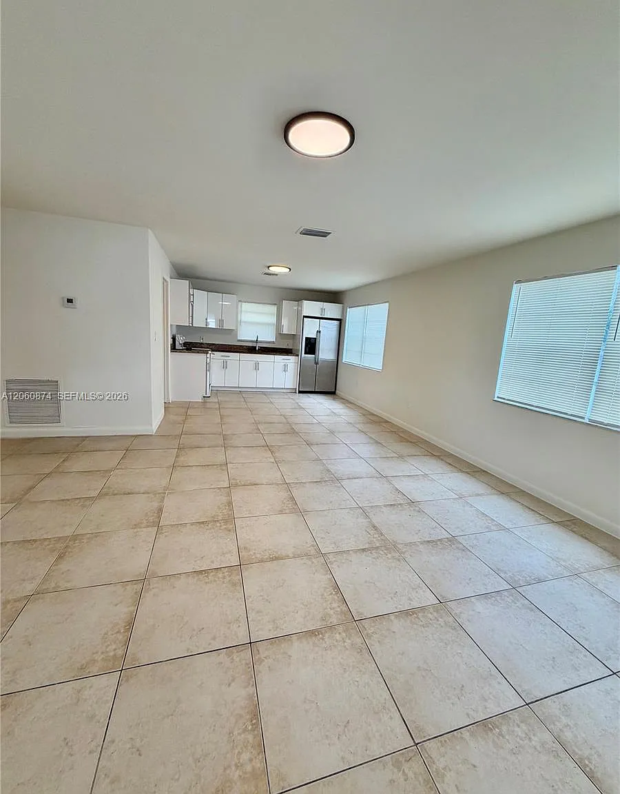 Broward Gardens — Photo 1
