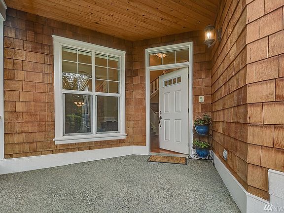 Who doesn't love a welcoming covered porch?!