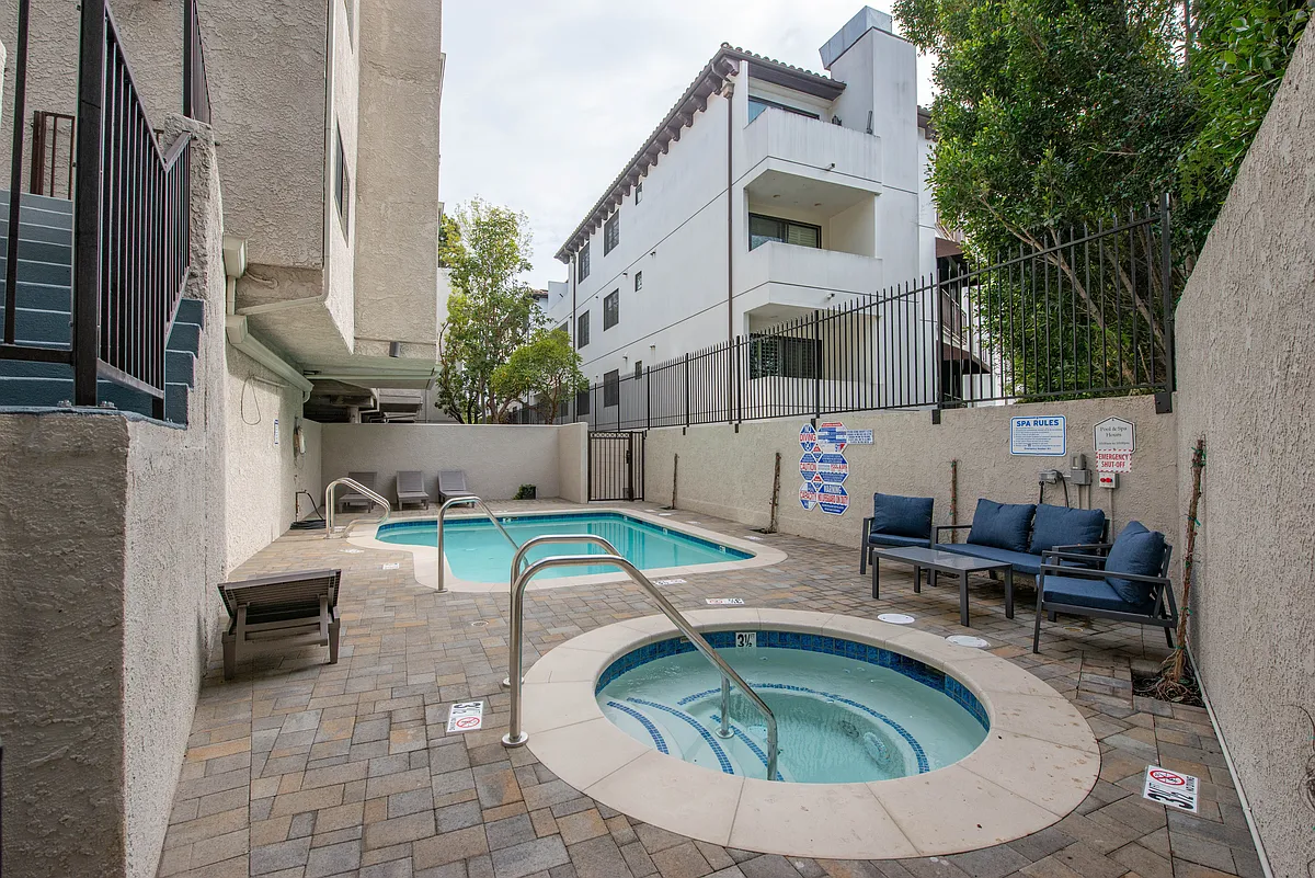 Building Photo - Barrington Apartment