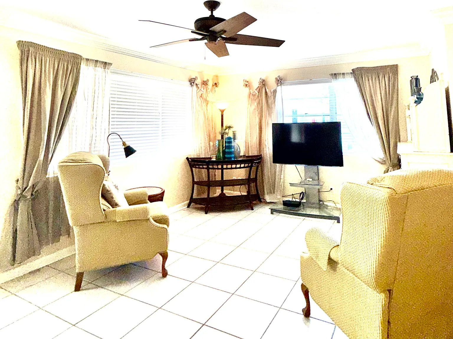 1 bed, 1.5 bath, 700 sqft, $1,900 — Photo 3