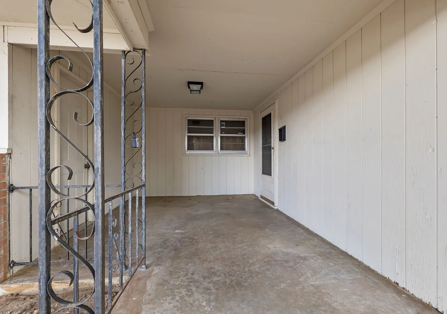 Beautiful Move in Ready House! — Photo 3