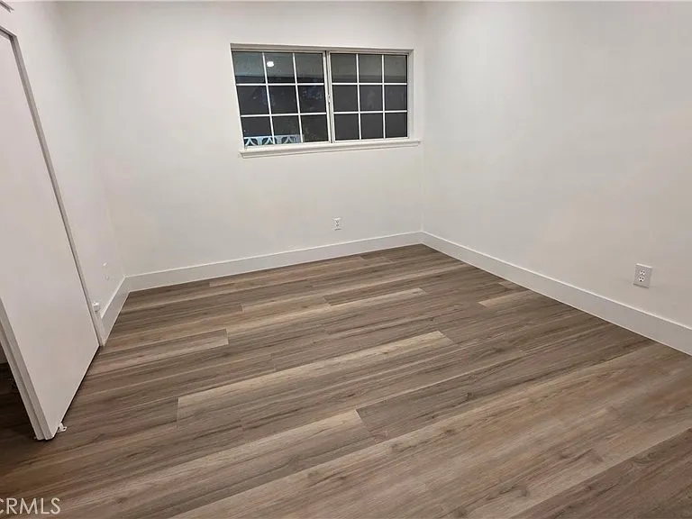 18224 Chatsworth St — Photo 31