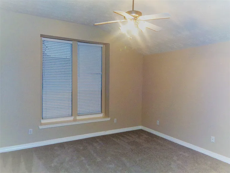 19017 Hammer Ln — Photo 12