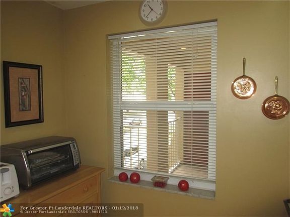 KITCHEN-ROOM FOR A SMALL TABLE IN THE KITCHEN