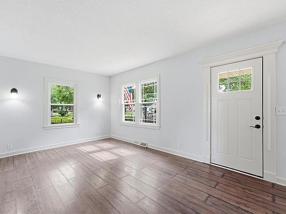 2nd image of 610 Pine St