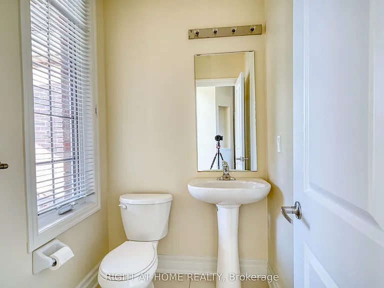 17 Mercury Ave — Photo 17