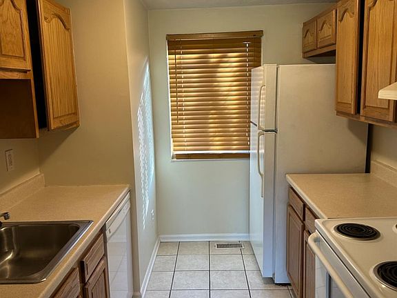 5th image of 366 Bexley Ct