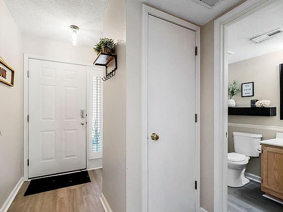 5th image of 1403 SE Lexington Ave