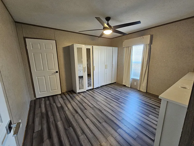3434 Laguna Dr — Photo 24