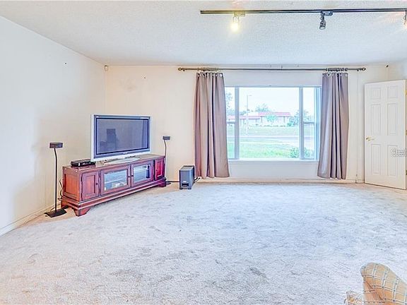 5th image of 1026 E Normandy Blvd