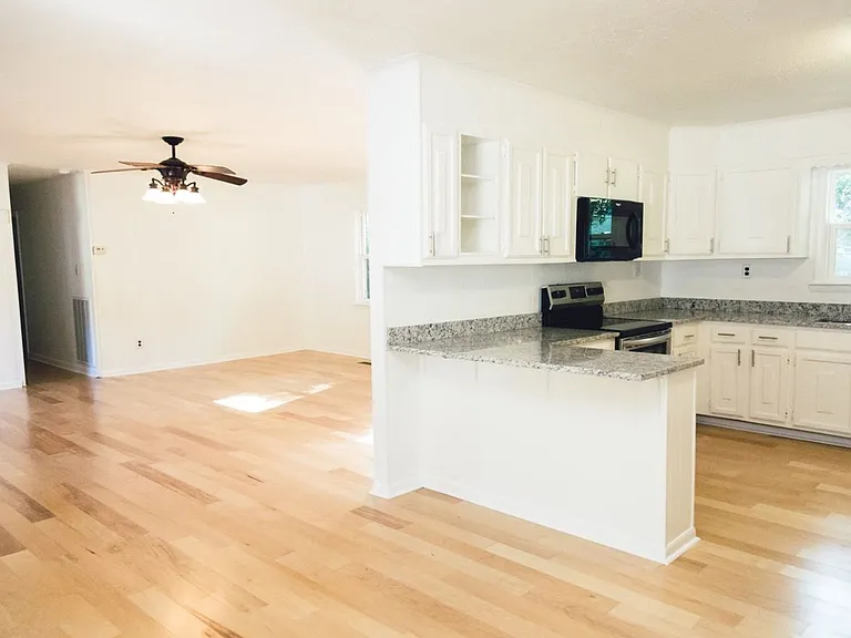 10716 Dallas Hollow Rd — Photo 2