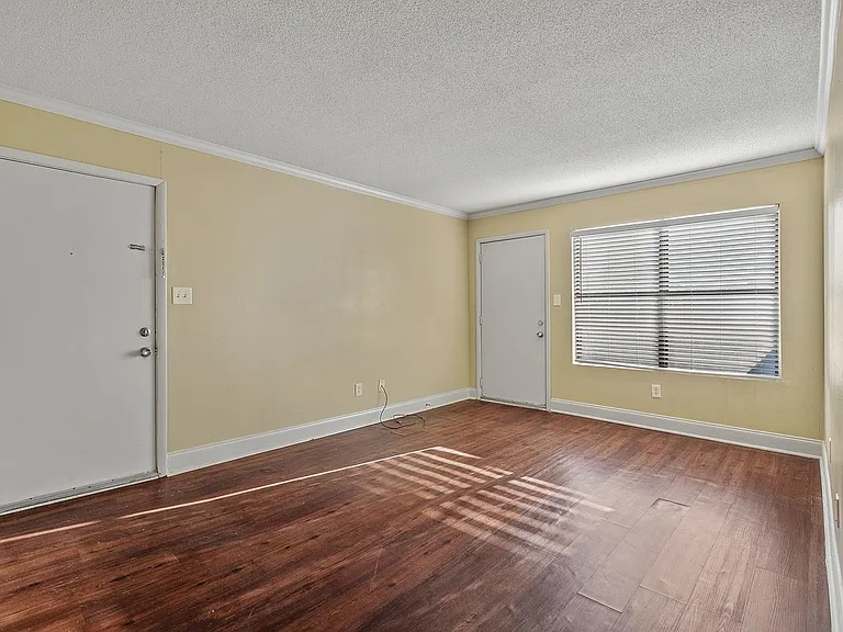 5th Avenue Apartments — Photo 29