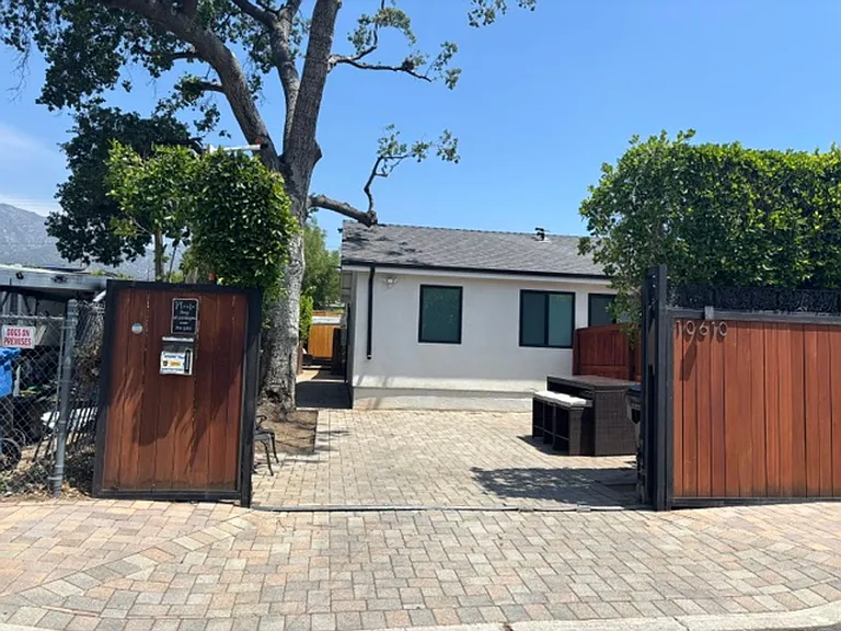 10610 Rhodesia Ave — Photo 1