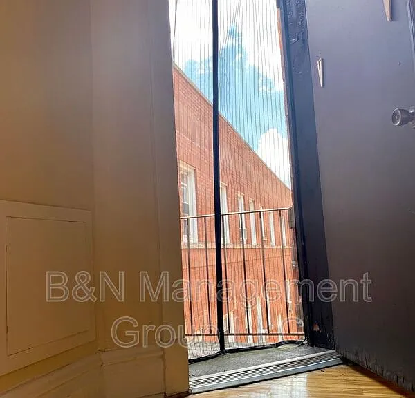 1059 W Dakin St #3 — Photo 9