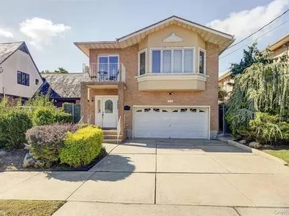 160-32 11th Ave, Whitestone, NY 11357