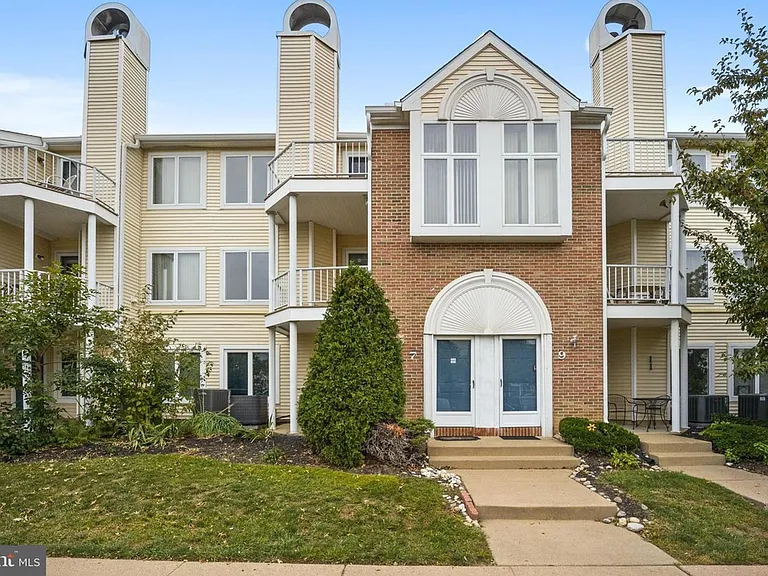 13 Michele Ct — Photo 1