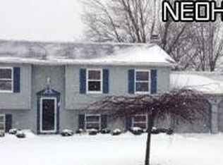 1888 White Chapel Cir NW, Uniontown, OH 44685